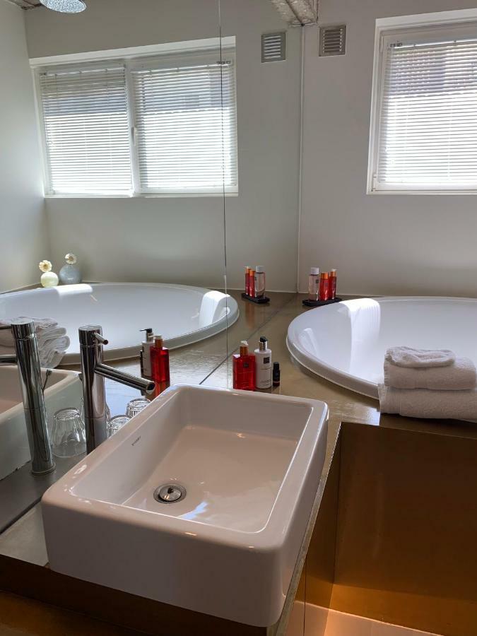 Yellow Submarine Bed & Breakfast 5*